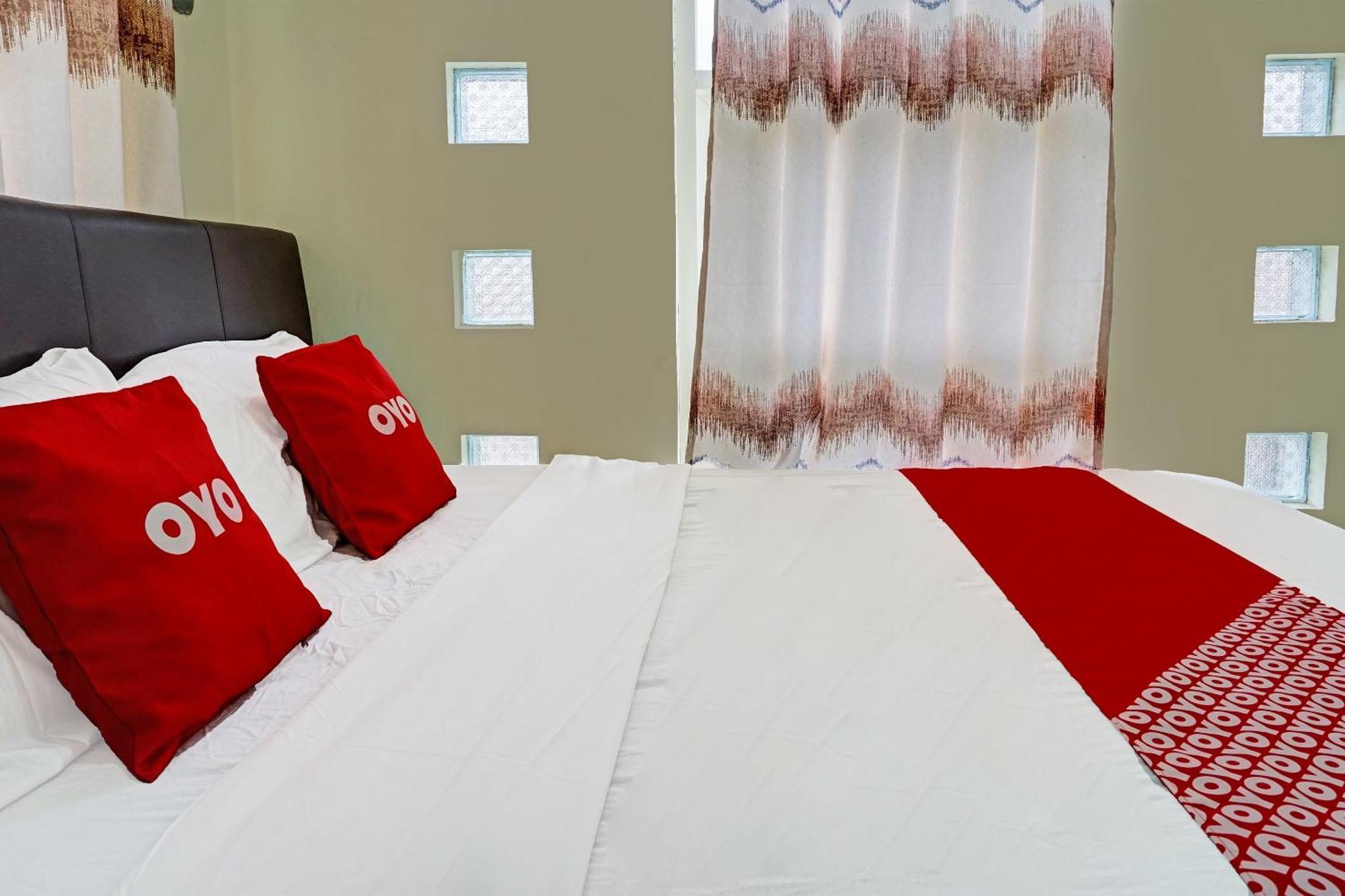 Oyo 91707 Jannah Homestay Syariah Dau エクステリア 写真