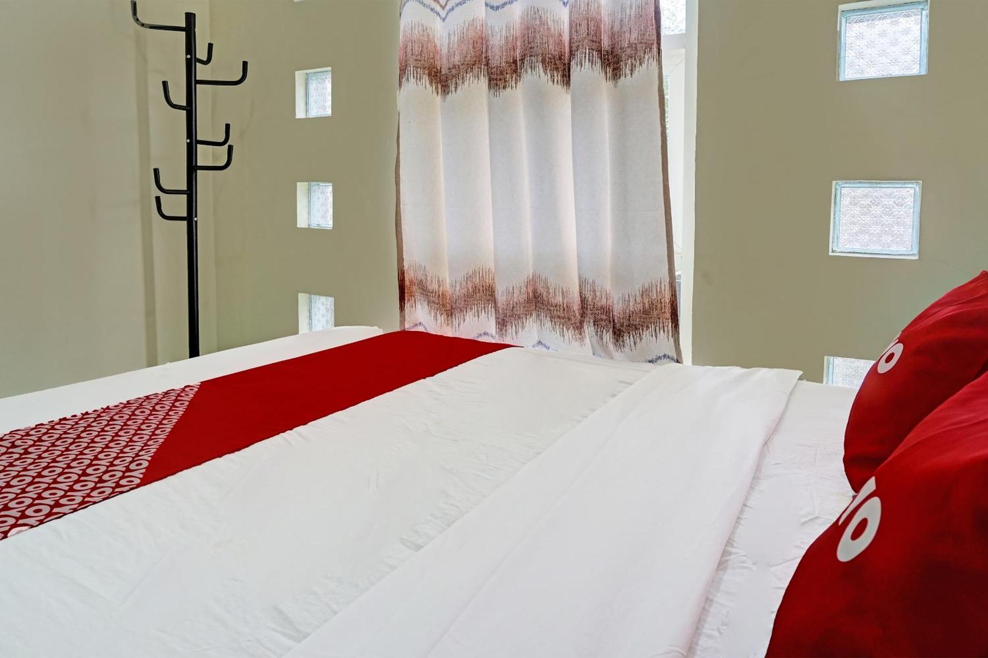 Oyo 91707 Jannah Homestay Syariah Dau エクステリア 写真