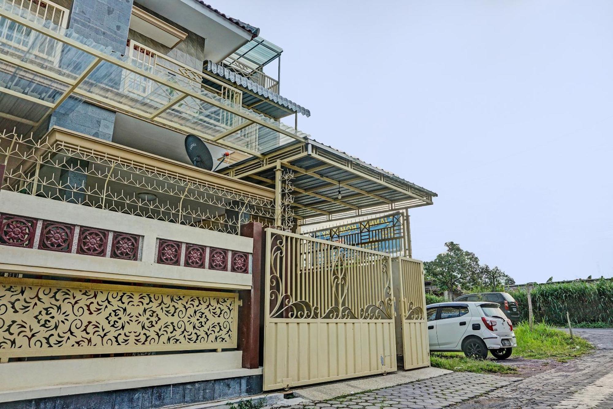 Oyo 91707 Jannah Homestay Syariah Dau エクステリア 写真